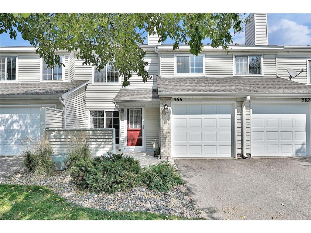 566 Mission Hills Way West Chanhassen, MN 55317 - Photo 3 of 20