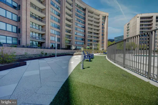 $579,900 | 1805 Crystal Drive, Unit 1010S, Arlington, VA 22202