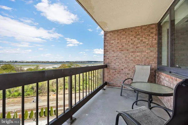 $579,900 | 1805 Crystal Drive, Unit 1010S, Arlington, VA 22202