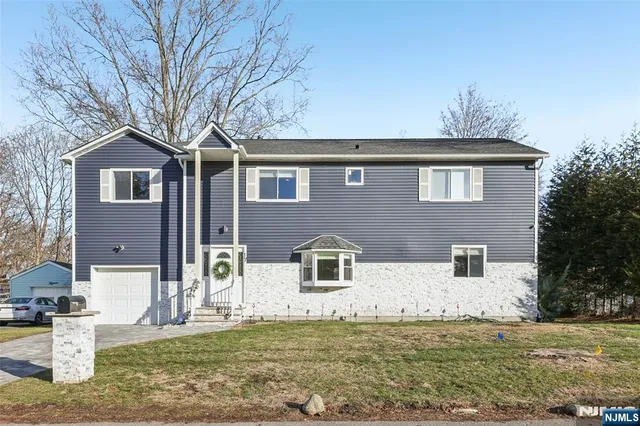 $949,800 | 17 Maple Avenue, Mahwah, NJ 07430