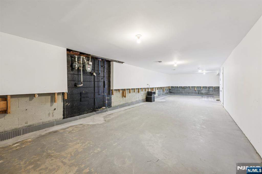 17 Maple Avenue Mahwah, NJ 07430 - Photo 32 of 36