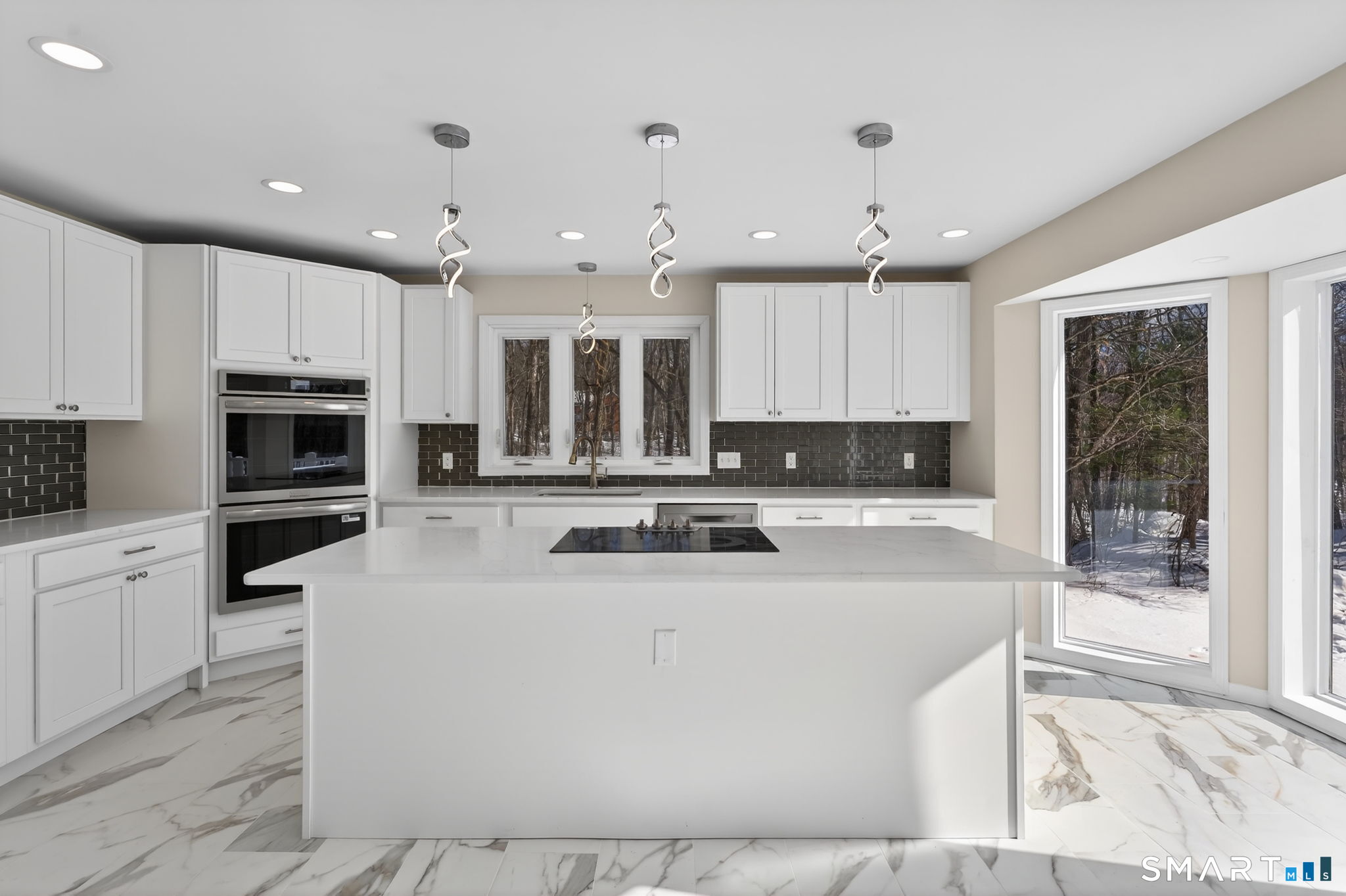 44 Chamberlain Hill Road Middletown, CT 06457 - Photo 2 of 39