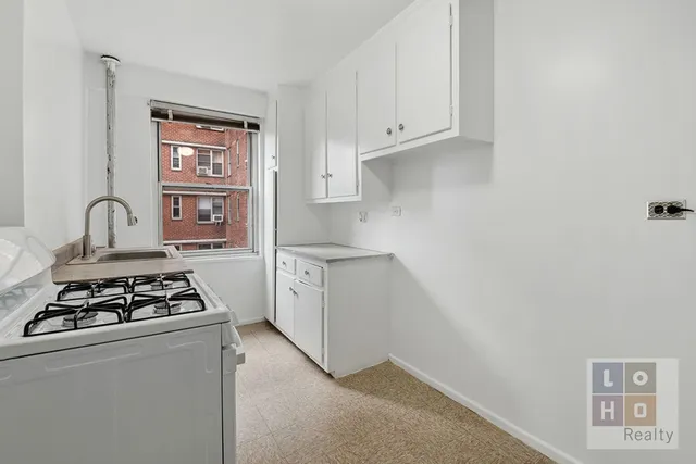 $565,000 | 570 Grand Street, Unit H1504 | Lower East Side