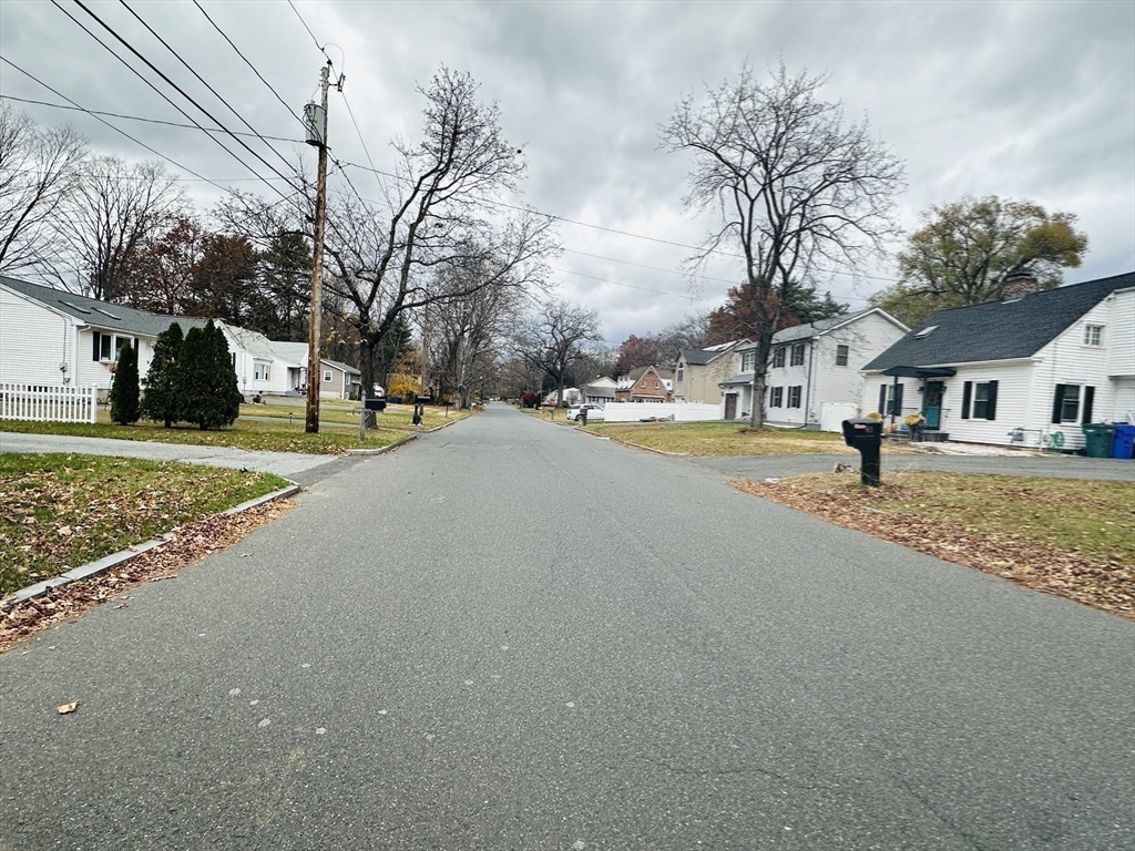 40 Peekskill Avenue Springfield, MA 01129 - Photo 15 of 23