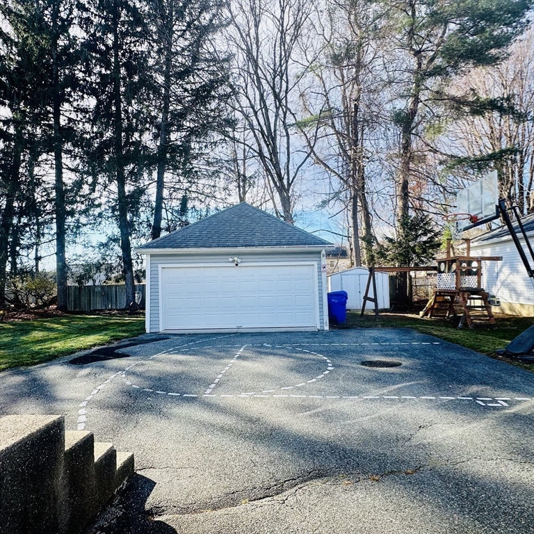 40 Peekskill Avenue Springfield, MA 01129 - Photo 18 of 23