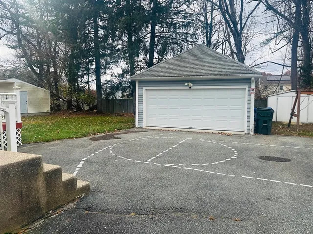 $374,500 | 40 Peekskill Avenue, Springfield, MA 01129