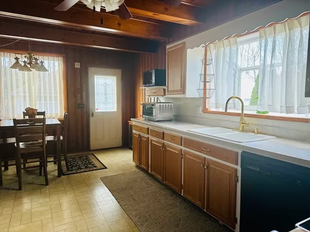 $389,900 | 40 Peekskill Avenue, Springfield, MA 01129