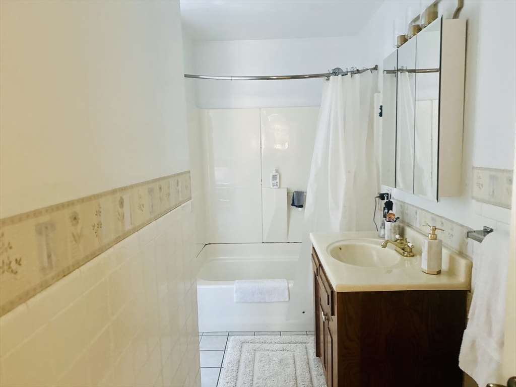 40 Peekskill Avenue Springfield, MA 01129 - Photo 9 of 23