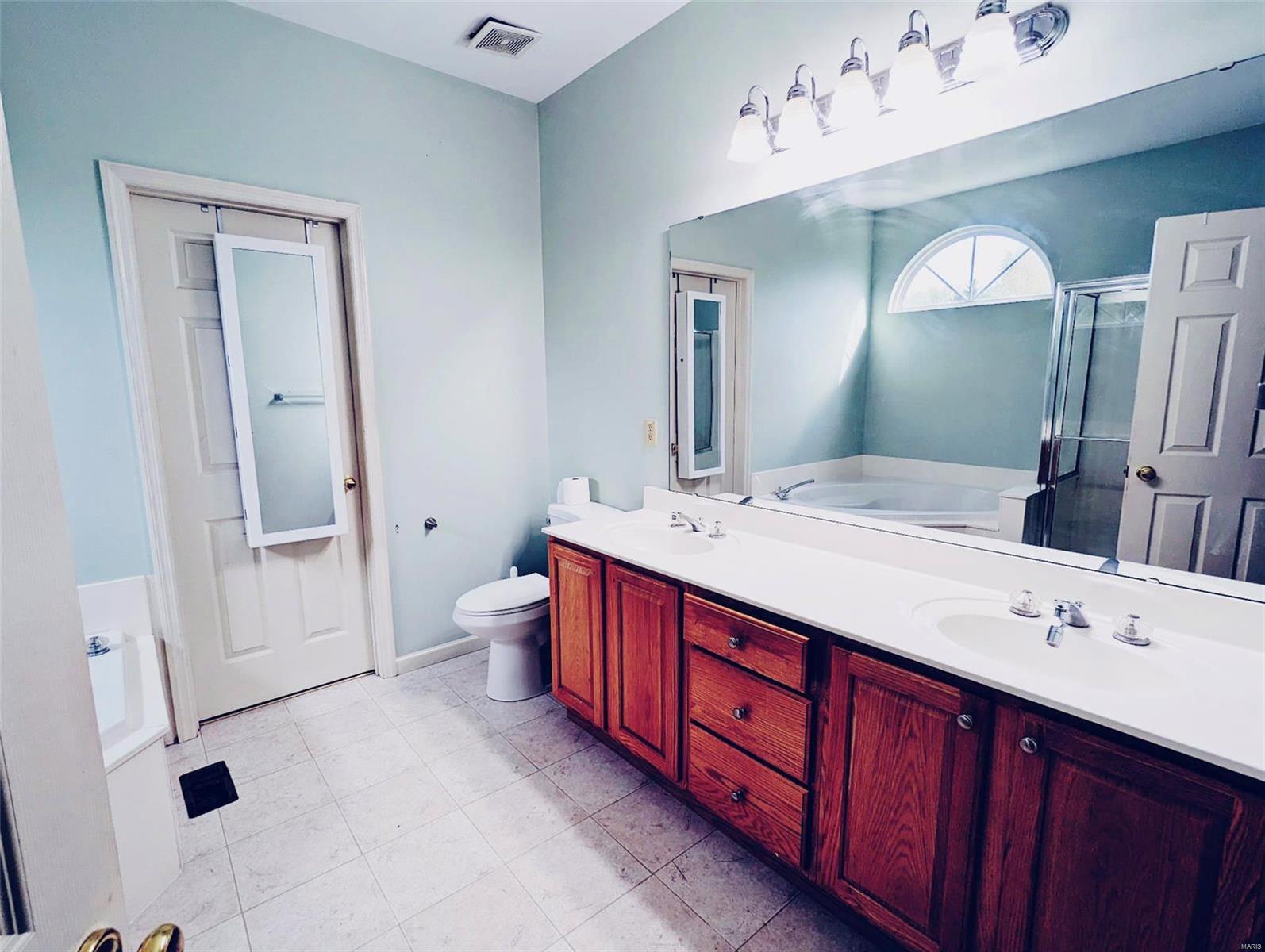 426 Remington Pl Drive Ballwin, MO 63021 - Photo 16 of 23