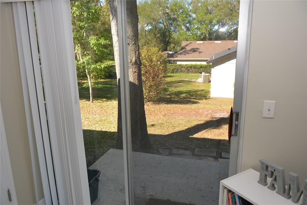 308 Tangerine Street Altamonte Springs, FL 32701 - Photo 32 of 58 Sliding door provides access to side yard patio