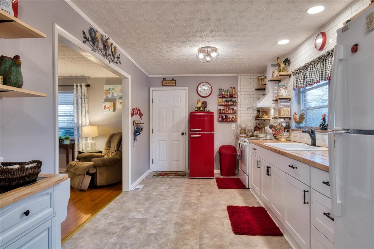 324 Seed Tick Road Sweetwater, TN 37874 - Photo 8 of 25 08-324-Seed-Tick-Rd-Sweetwater-TN-8