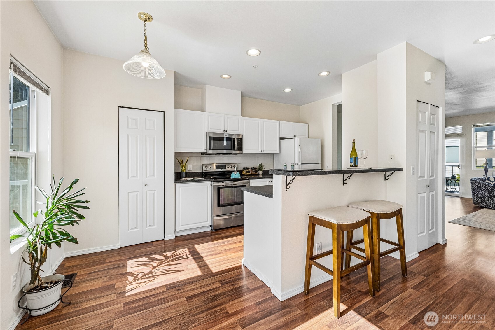 11899 Northeast 163rd Place Bothell, WA 98011 - Photo 10 of 37