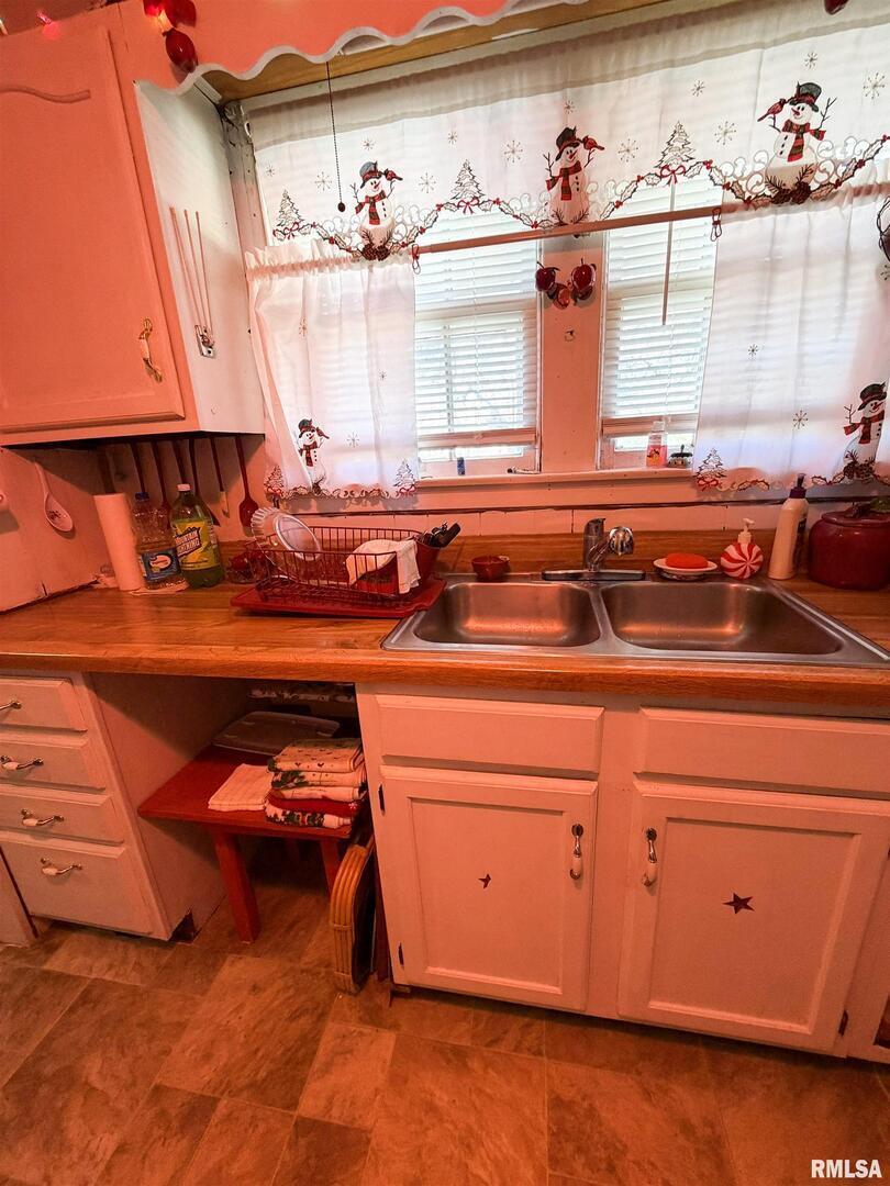 601 East Lafayette Street Olney, IL 62450 - Photo 13 of 45 a view of a room with rack and stairs