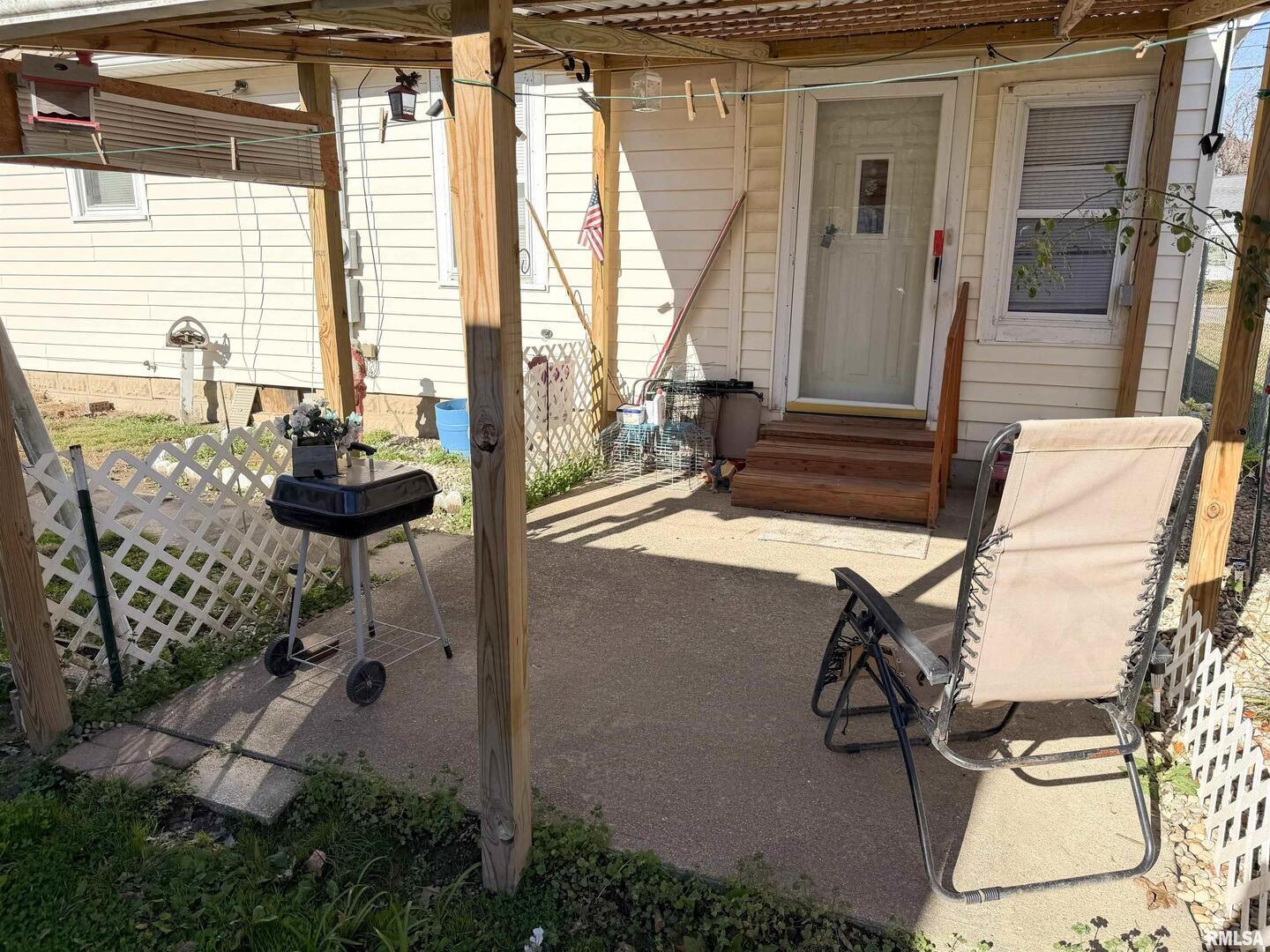 601 East Lafayette Street Olney, IL 62450 - Photo 43 of 45 a view of balcony and patio