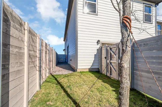 a view of entryway front of house