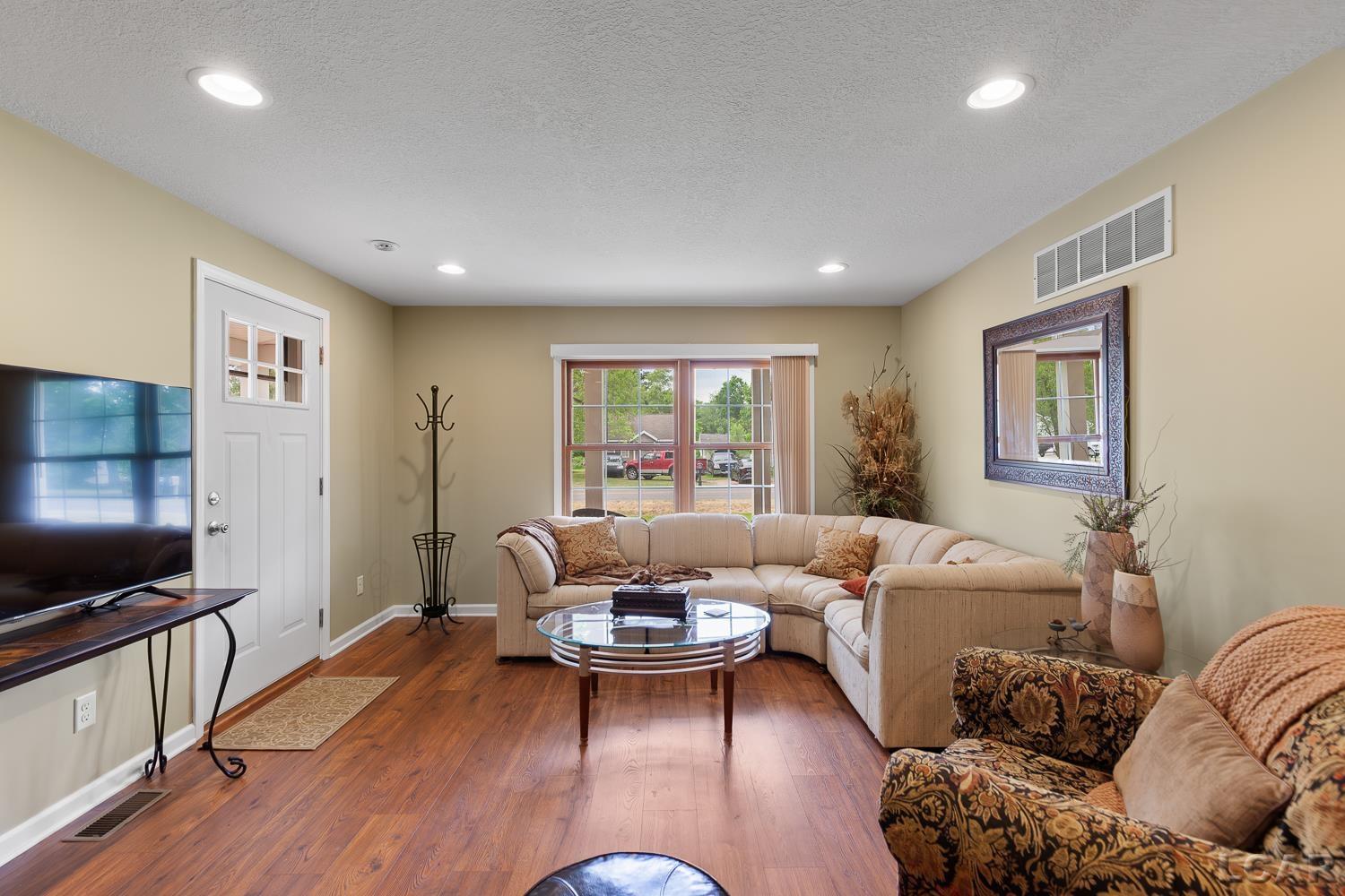 2831 Carson Highway Adrian, MI 49221 - Photo 4 of 42