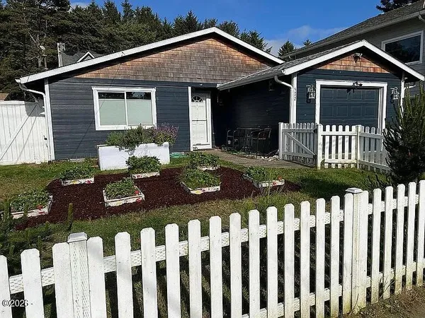 $420,000 | 572 Southeast Jetty Avenue, Lincoln City, OR 97367