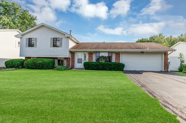 $365,000 | 2315 Stepstone Lane, Hanover Park, IL 60133
