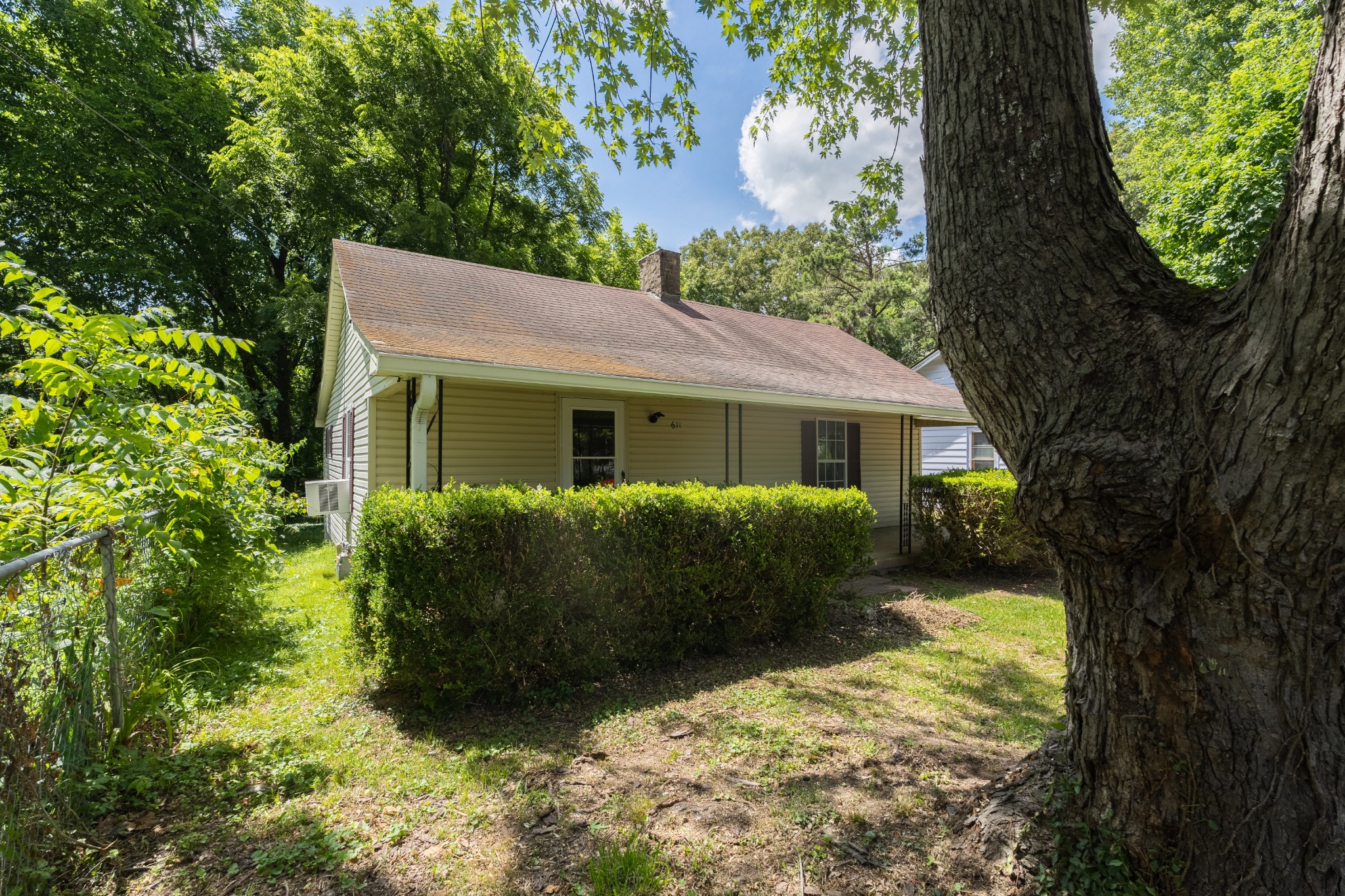 611 Smith Street Springfield, TN 37172 - Photo 2 of 17