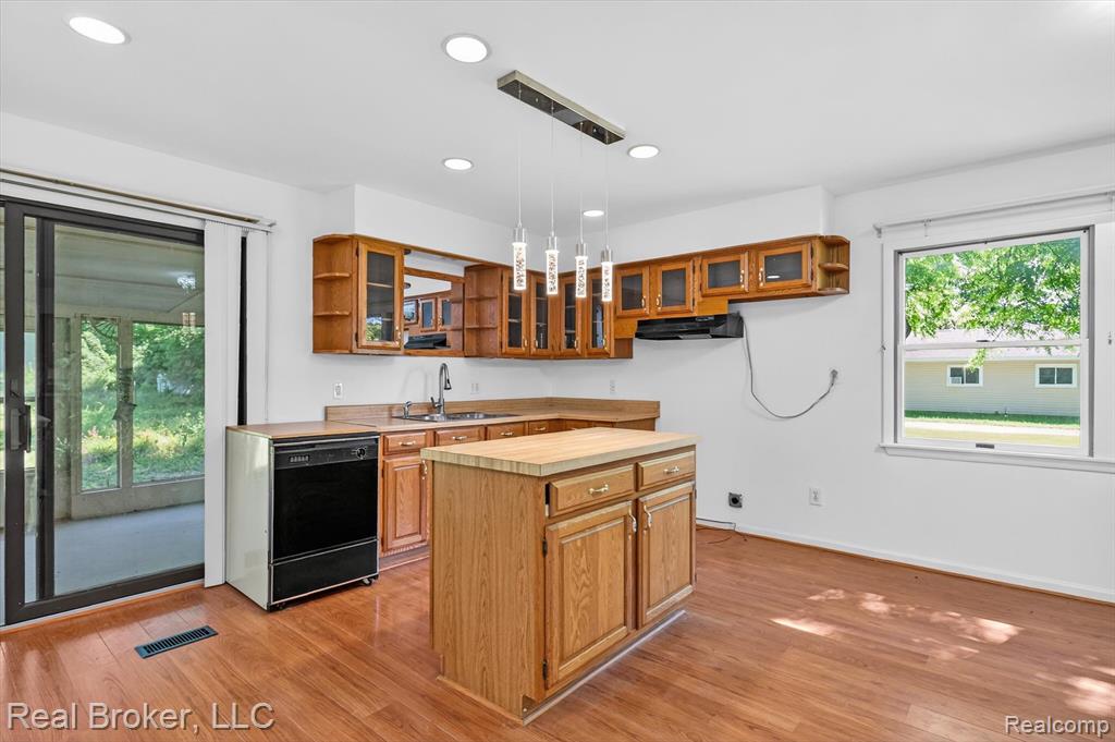 48050 Hull Road Belleville, MI 48111 - Photo 9 of 39