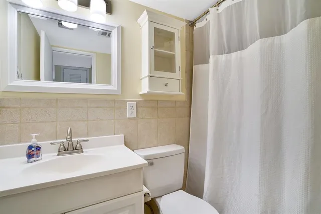 $2,100 | 4500 North Federal Highway, Unit 101A, Lighthouse Point, FL 33064