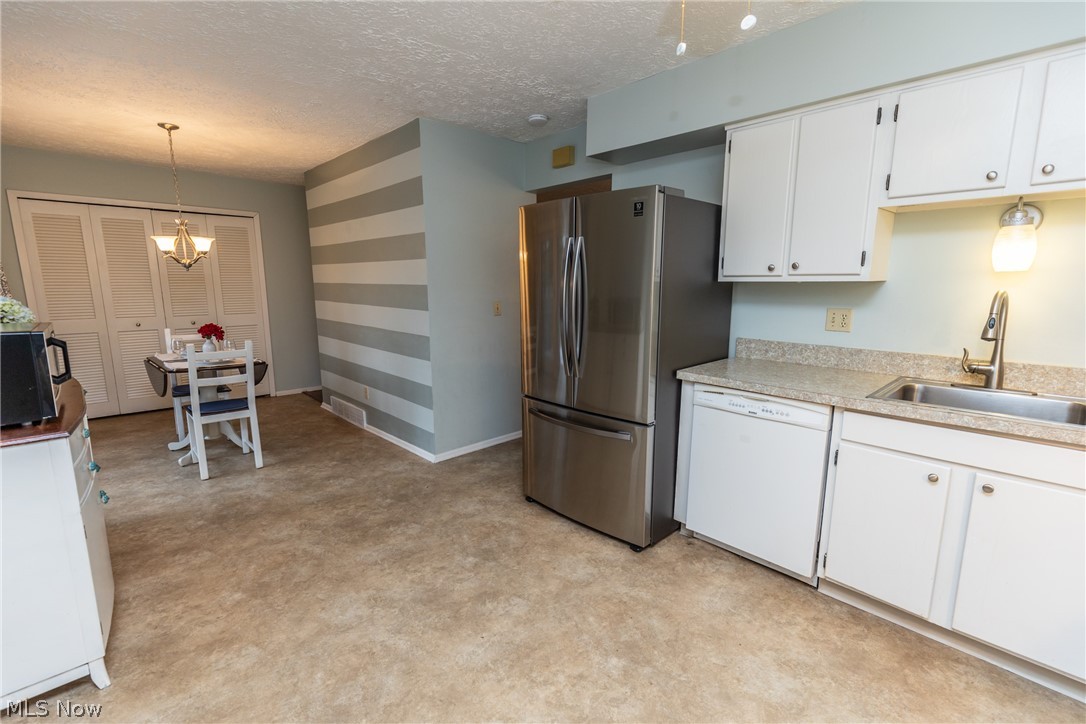 26708 Knickerbocker Road Bay Village, OH 44140 - Photo 9 of 33 Eating area in kitchen