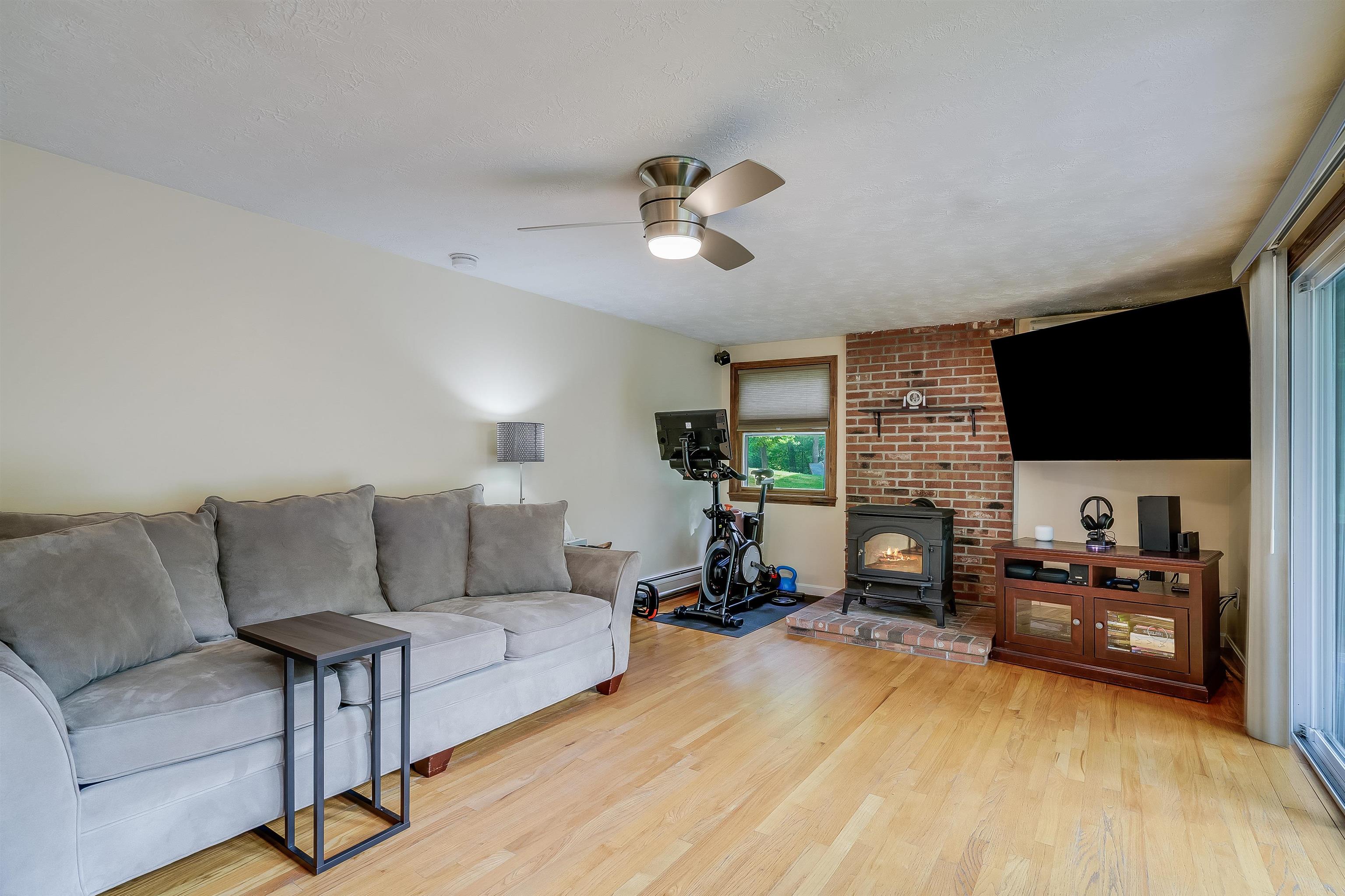 3 Oak Drive Litchfield, NH 03052 - Photo 10 of 40