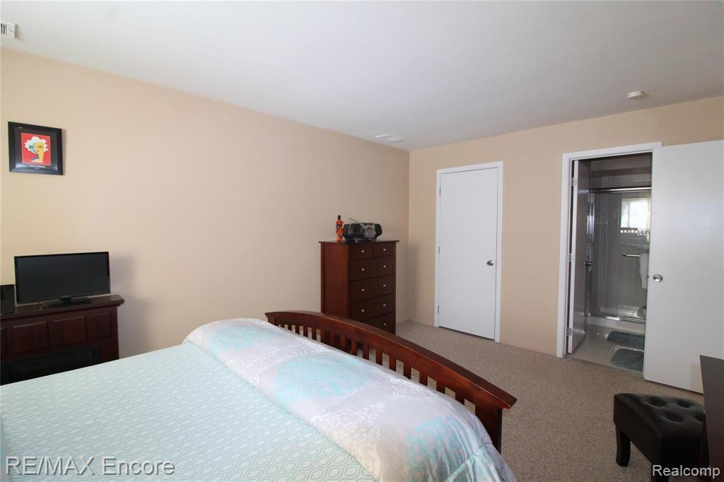 24060 Middlebelt Road, Unit 23 Farmington Hills, MI 48336 - Photo 10 of 13