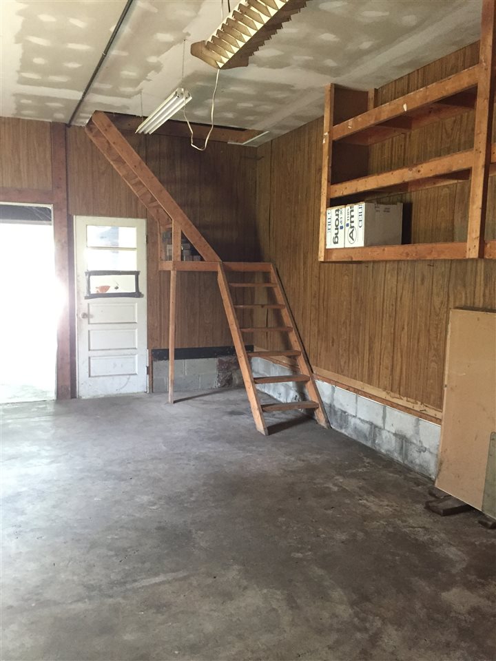 2258 Covert Road Burton, MI 48509 - Photo 15 of 44 31336664-14.JPG