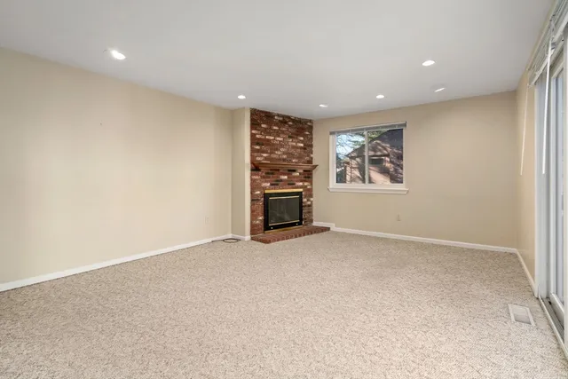 $3,200 | 93 Spyglass Hill Drive, Unit 93, Ashland, MA 01721