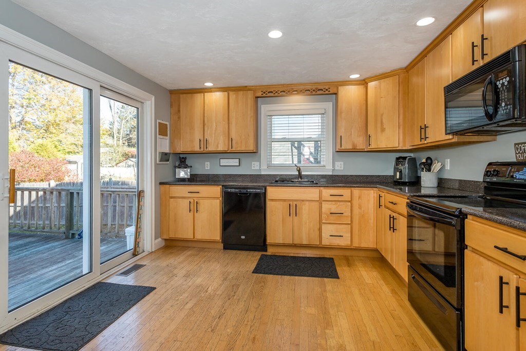 7 Meadows Avenue Canton, MA 02021 - Photo 7 of 22