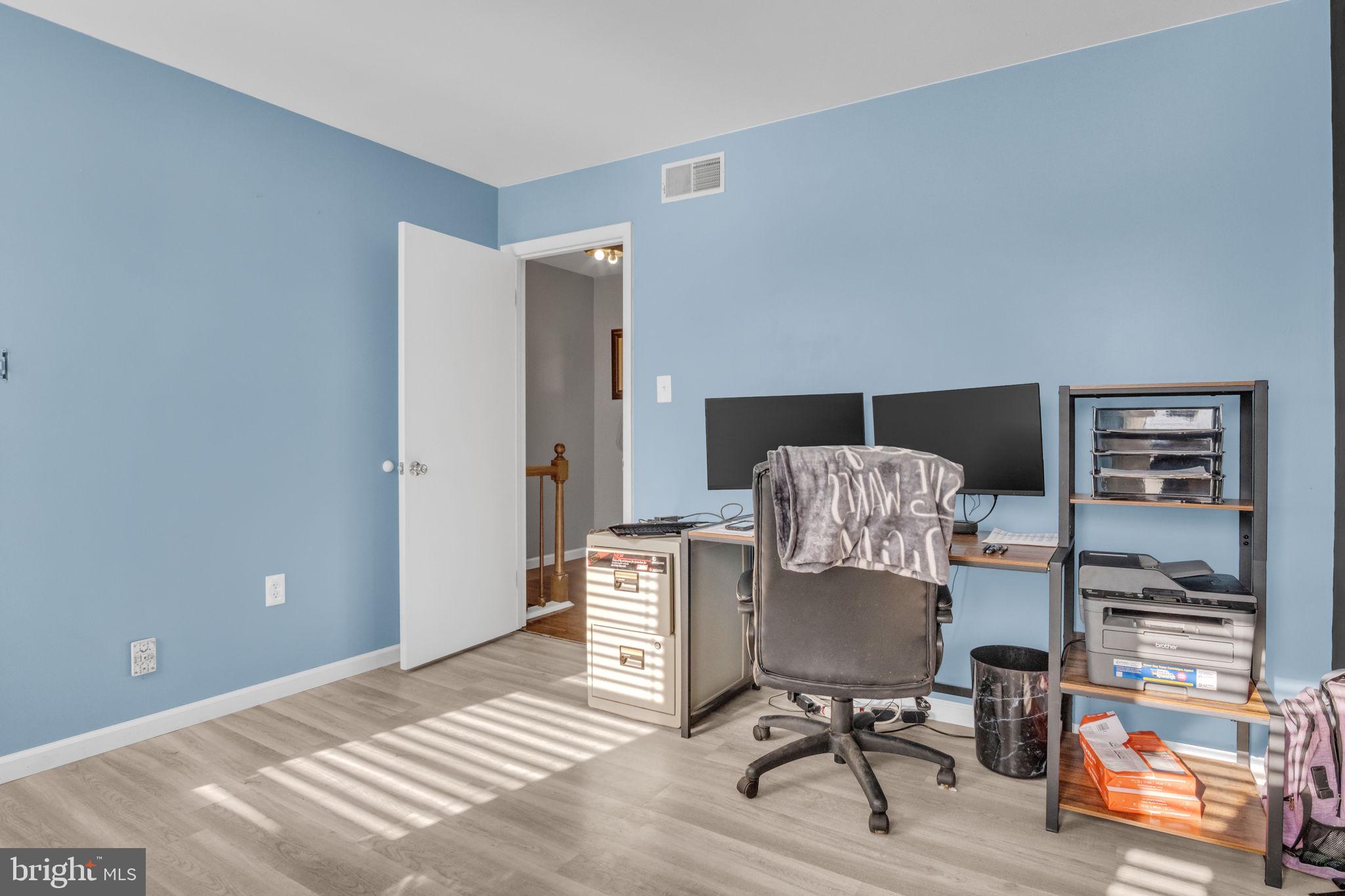 224 Faith Circle Carlisle, PA 17013 - Photo 14 of 32 a workspace with furniture and a lamp