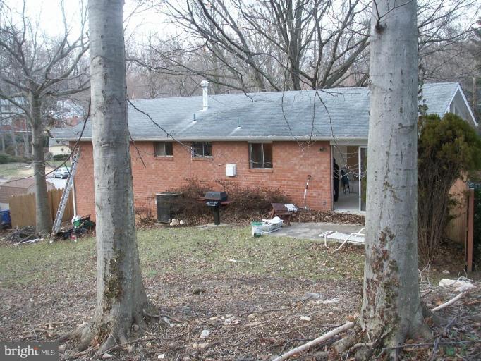 8517 Durham Court Springfield, VA 22151 - Photo 15 of 16 Exterior (Rear)