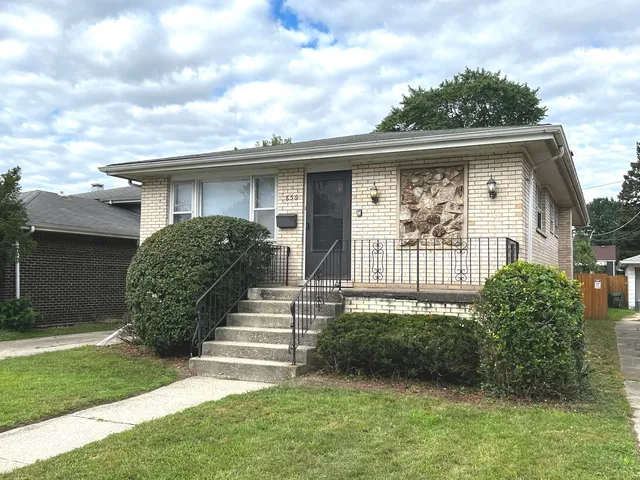 $196,000 | 856 Mackinaw Avenue, Calumet City, IL 60409