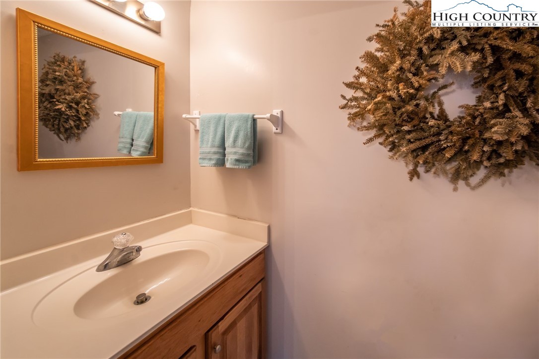 136 Deer Ridge Lane, Unit 1 Blowing Rock, NC 28605 - Photo 14 of 39