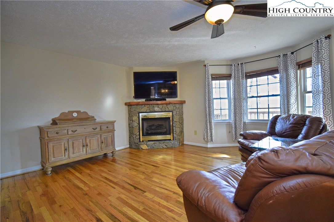 136 Deer Ridge Lane, Unit 1 Blowing Rock, NC 28605 - Photo 17 of 39