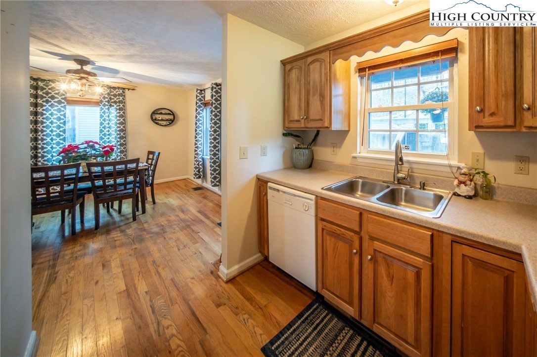 136 Deer Ridge Lane, Unit 1 Blowing Rock, NC 28605 - Photo 9 of 39