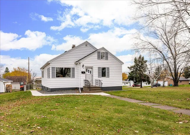 $269,900 | 428 12th Avenue, Two Harbors, MN 55616