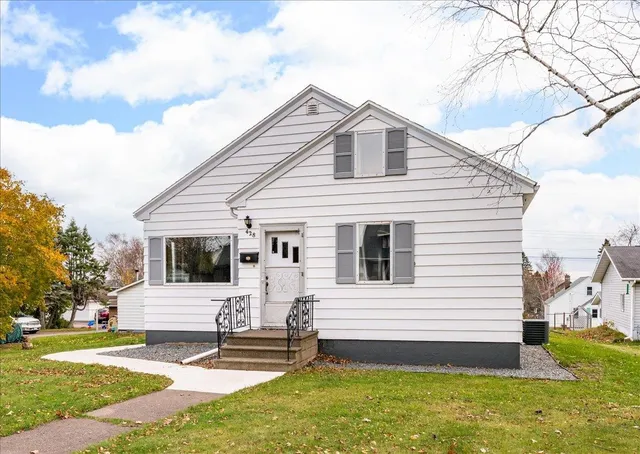 $269,900 | 428 12th Avenue, Two Harbors, MN 55616