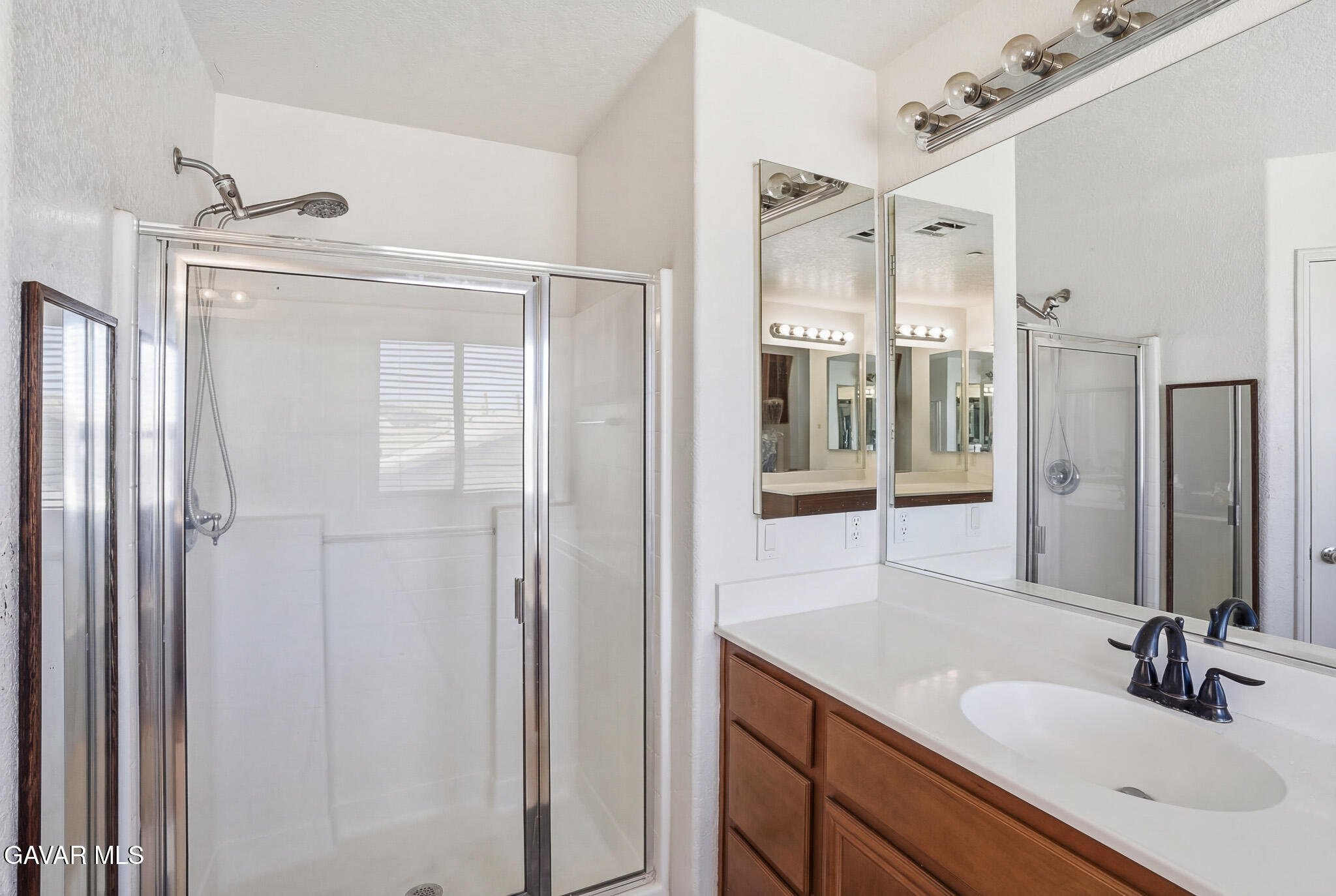 8816 Avoca Court Lancaster, CA 93536 - Photo 22 of 33 _DSC9255_reedit_837449a7-d4d9-4c77-aef3-