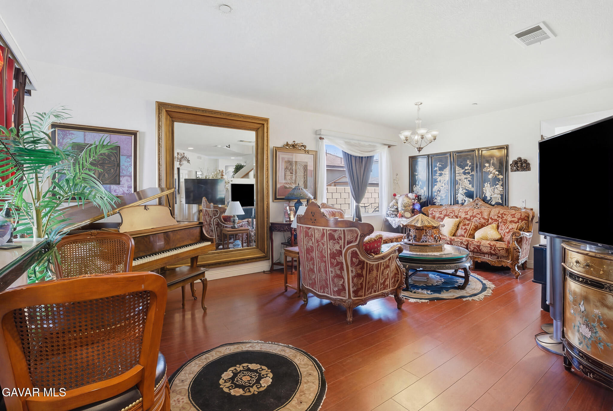 8816 Avoca Court Lancaster, CA 93536 - Photo 8 of 33 _DSC9169_reedit_e71cc8d9-a5ec-401a-995a-