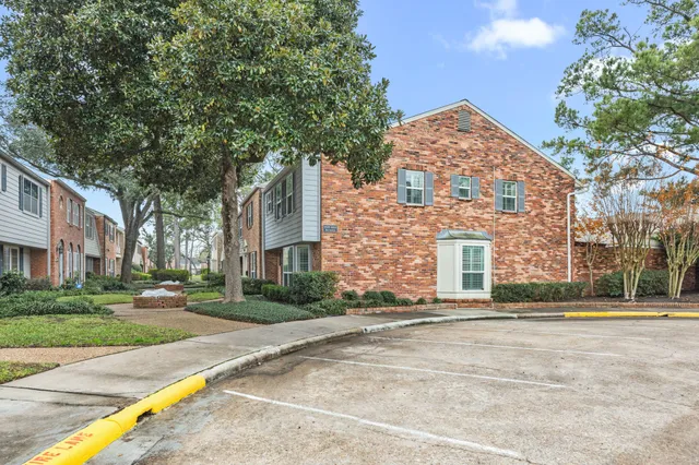 $348,000 | 12632 Huntingwick Drive, Unit 140, Houston, TX 77024