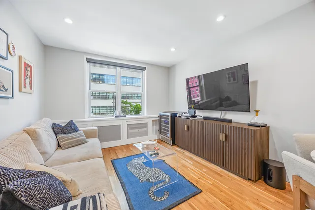 $750,000 | 408 West 34th Street, Unit 6H | Hudson Yards