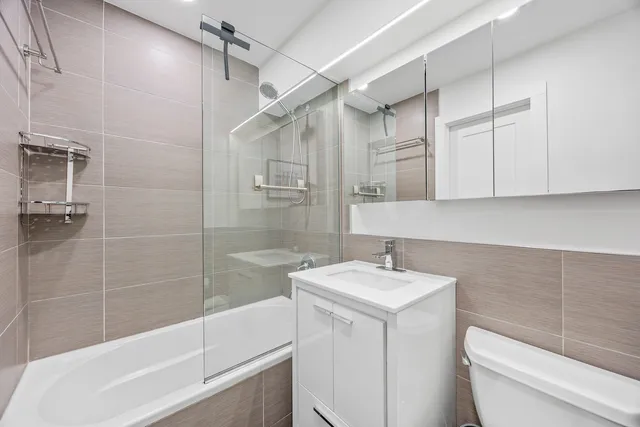 $750,000 | 408 West 34th Street, Unit 6H | Hudson Yards