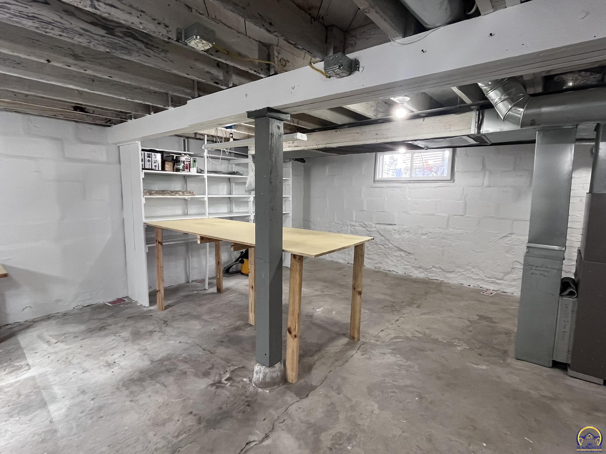 722 Northeast Sumner Street Topeka, KS 66616 - Photo 13 of 19