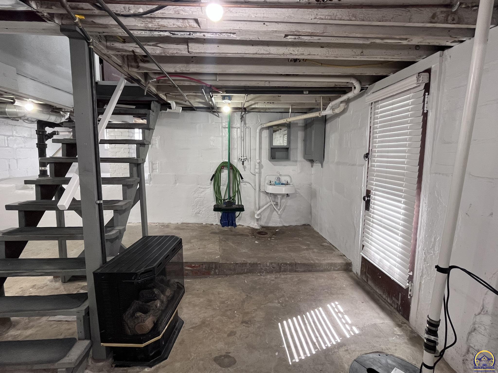 722 Northeast Sumner Street Topeka, KS 66616 - Photo 14 of 19