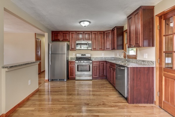 46 Dix Rd Extension Woburn, MA 01801 - Photo 12 of 30