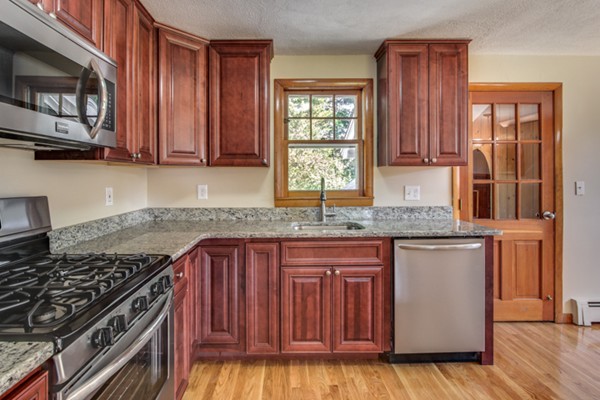 46 Dix Rd Extension Woburn, MA 01801 - Photo 14 of 30