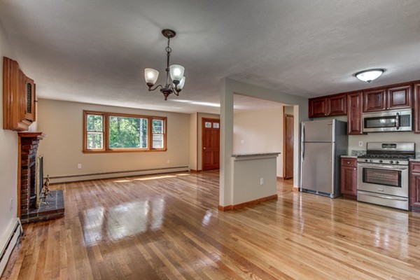 46 Dix Rd Extension Woburn, MA 01801 - Photo 15 of 30