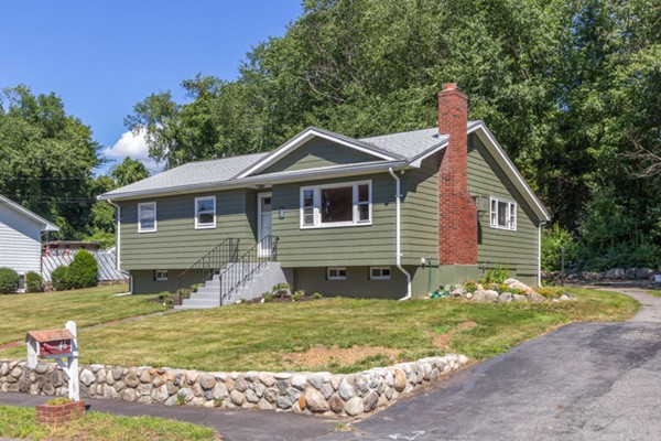 46 Dix Rd Extension Woburn, MA 01801 - Photo 2 of 30